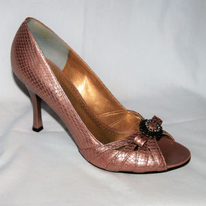 BCBG Paris Heals Old Rose Pearl Snake Size 10 NEW